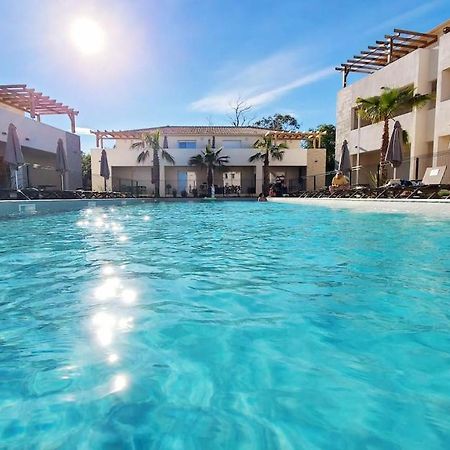 Marine De Bravone T2 Terrasse Front De Mer - Plage Pieds Dans L'Eau - Clim - Piscine - Wifi Linguizzetta المظهر الخارجي الصورة