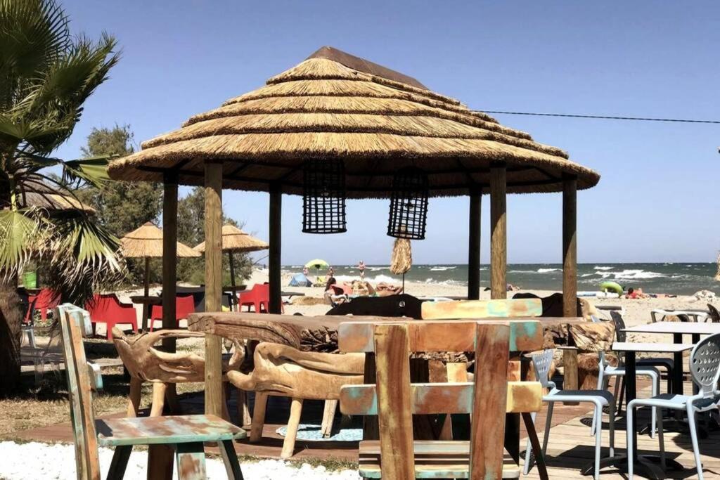 Marine De Bravone T2 Terrasse Front De Mer - Plage Pieds Dans L'Eau - Clim - Piscine - Wifi Linguizzetta المظهر الخارجي الصورة
